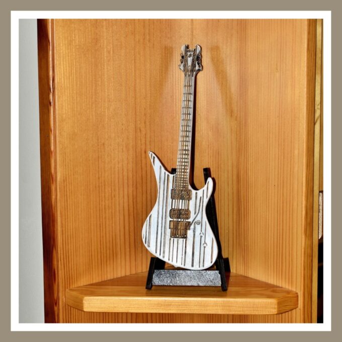 Mini gitara Schecter